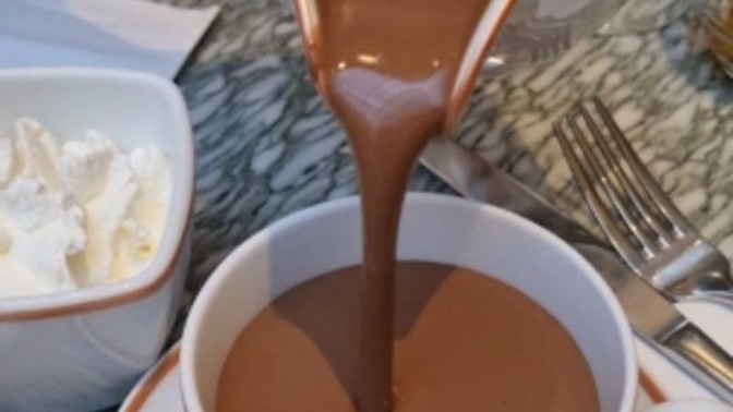 Sizce salep mi sıcak çikolata mı daha güzel?