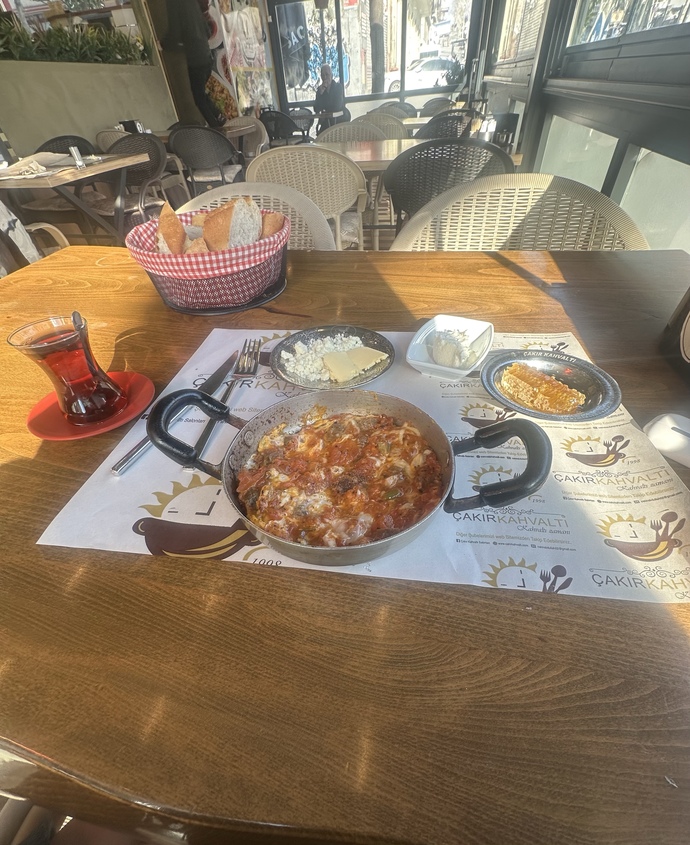Pazar günleri saat kaçta kahvaltı yapıyorsunuz, benim gibi bu saatlerde kahvaltı yapan var mı ?