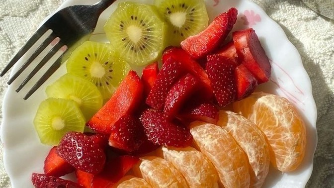 Sevdiğiniz üç meyve'yi soyup servis tabağı yapıp bana verseydiniz, ben ne yemiş olurdum?