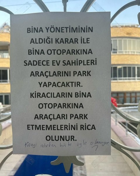 Nevşehir Ürgüp’te bir apartman yönetimi, kiracıların otoparka araç koymasını yasaklamış! Kararı nasıl buldunuz?
