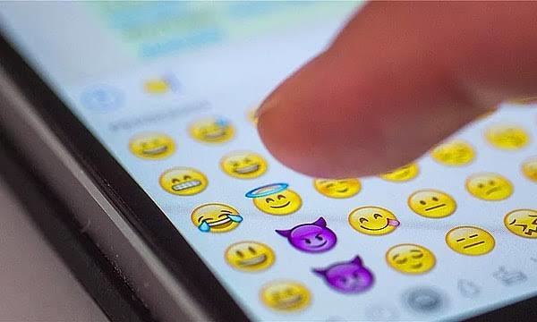 Aşkını anlatan bir emoji kombinasyonu seçseydin, ne olurdu 💕?