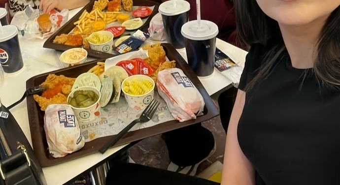 Bugün yediğimi içtiğimi size atıyorum fkfk