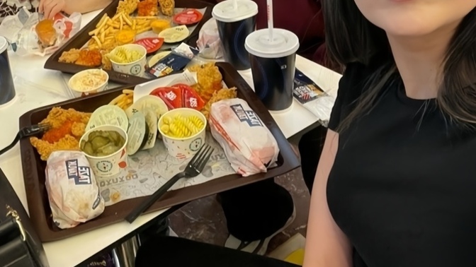 Tavuk burger mi, et burger mi?