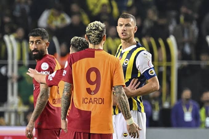 Sevgilim Fenerbahçeli, Galatasaraylı olarak onu bugün nasıl sinirlendirebilirim?