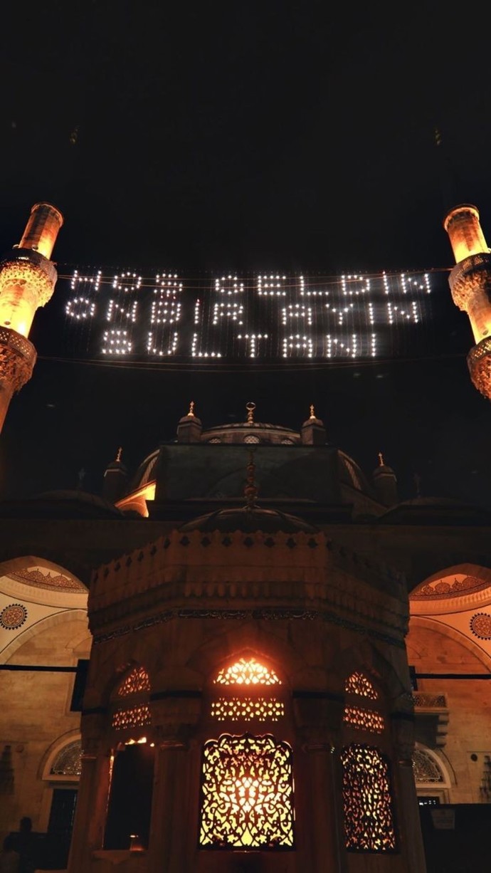 Ramazan ayına özel bir mani yazar mısın?