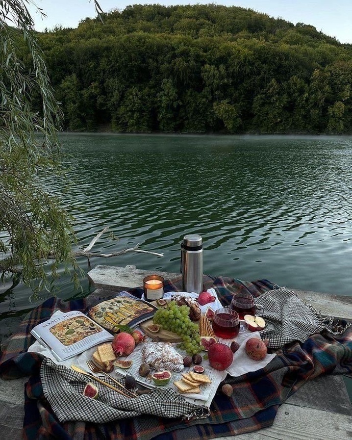 Kiminle paylaşmak istersiniz bu güzel masayı ve doğayı?