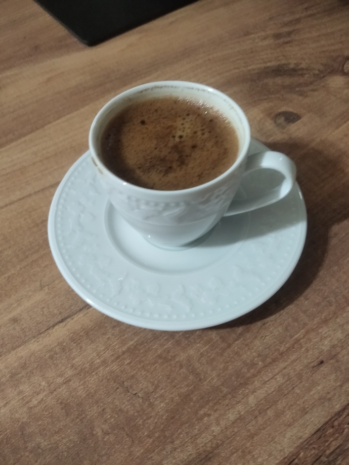 Sevmek mi güzel yoksa sevilmek diye soruyor , sevişemedikten sonra hepsi fuzuli dedim 😂🙈 öyle değil mi ama?
