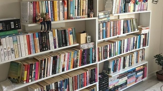 Evinizde kitaplık ya da size ait olan kitap köşeniz var mı?