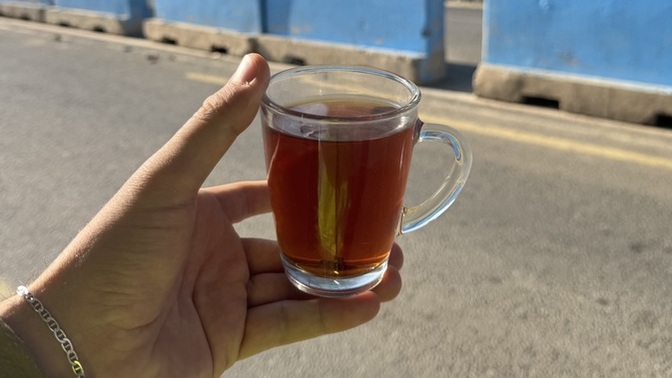 Günaydın size çay ısmarlar mıyım söyleyim mi?