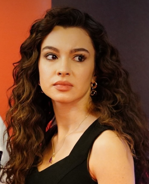 Bu kızı Türkiye güzelleri listesine ekleyenler ciddi mi kare kafası ile hemde skdjdhdkdl?