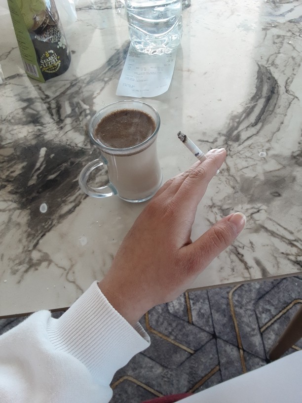 Eee Bi sigara kahve keyfisi yapmayalım mı?