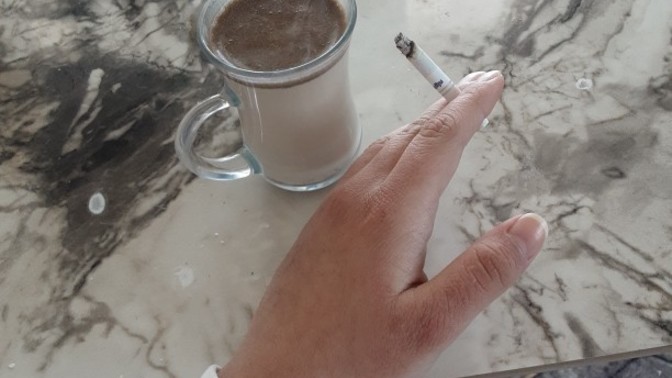 Eee Bi sigara kahve keyfisi yapmayalım mı?