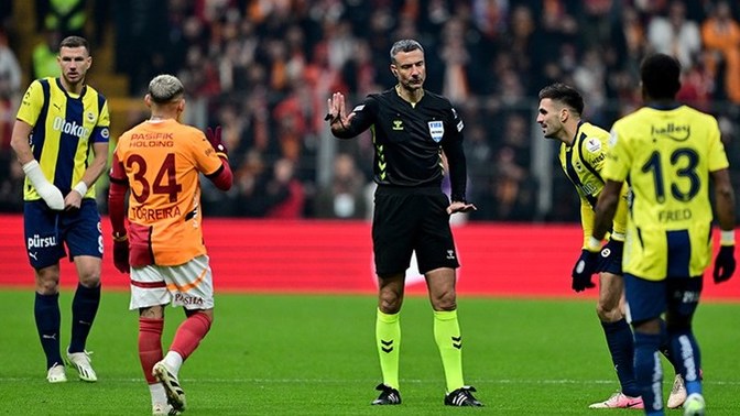 Uyku problemi için Galatasaray - Fenerbahçe derbilerinin tekrarını izlesek çözüm olur mu?