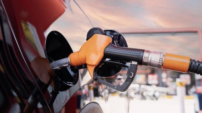 Bu geceden itibaren motorine 1.43 TL indirim yapıldı. Bu indirim yeterli mi sence?