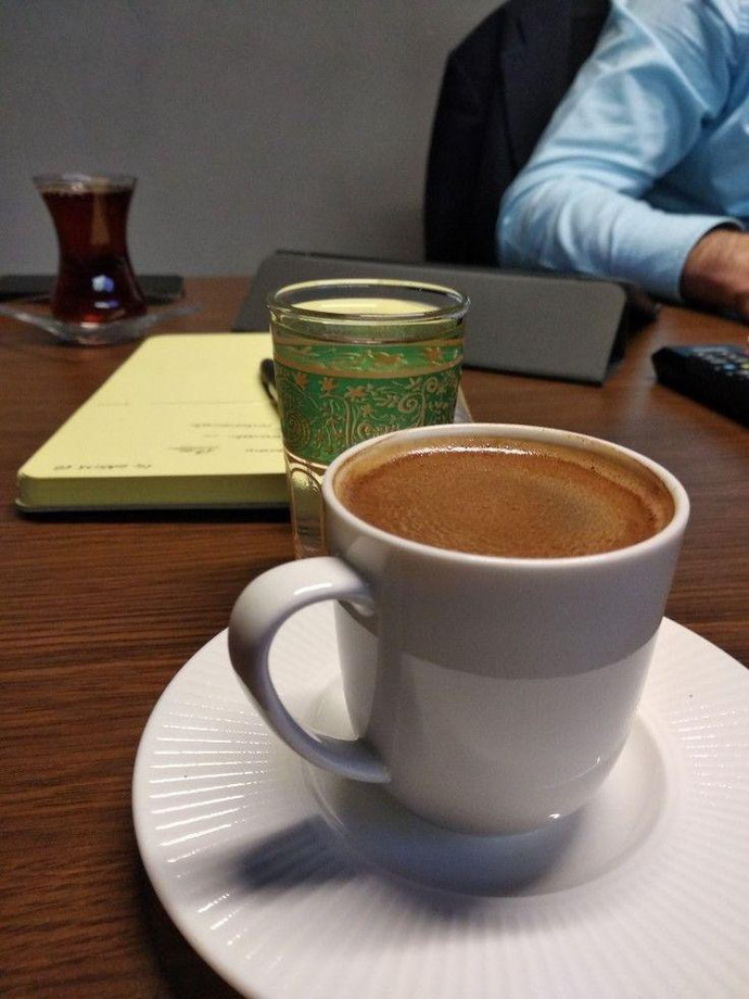 Kahve mi daha sohbeti koyulaştırır, yoksa çay mı?