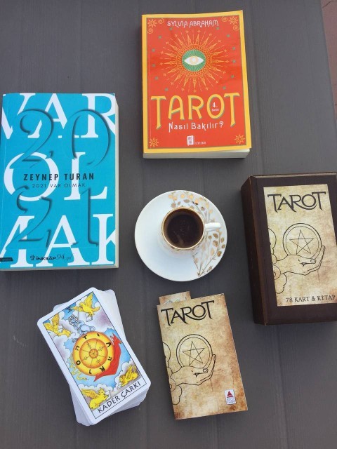 Tarot bilen var mı?