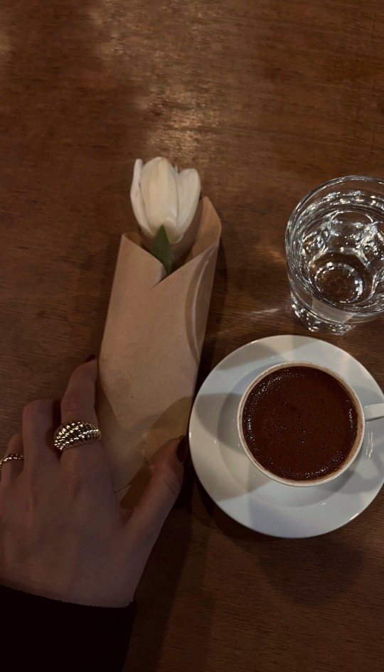 Kahve tek başına mı güzel, yoksa eşlik eden biri olmalı mı?