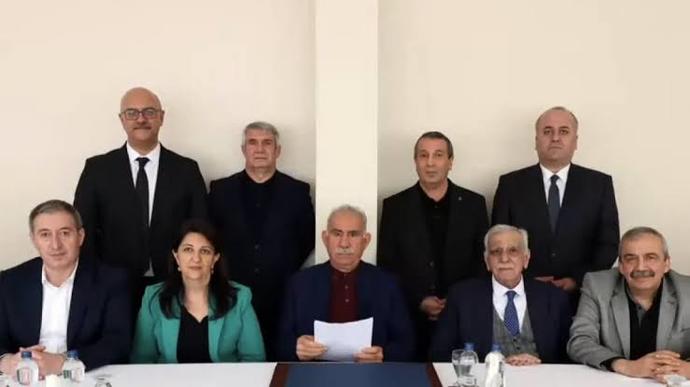 Abdullah Öcalan PKKya silah bırakma çağrısı yaptı. Yakında HDP genel başkanı ilan edilecekmiş. Fikirleriniz nelerdir?
