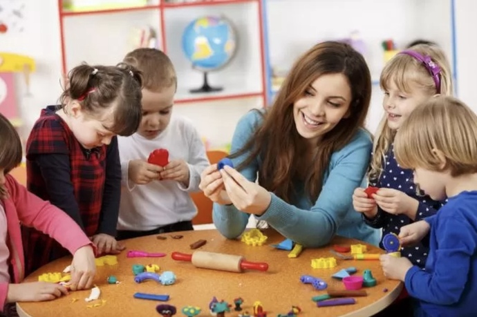 Çocuğunu güzel yetiştirmek için çocuk gelişimi kitapları mı okursun, annelerimizin izinden mi gidersin?