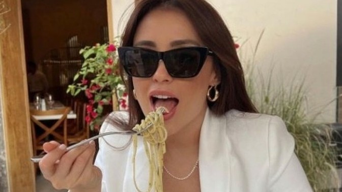 Yemek yerken birisi sizi izlerse rahatsız olur musunuz?