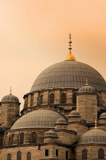 Camiiye eğlenmeye gelen ergenlerin nesli ne zaman bitecek?