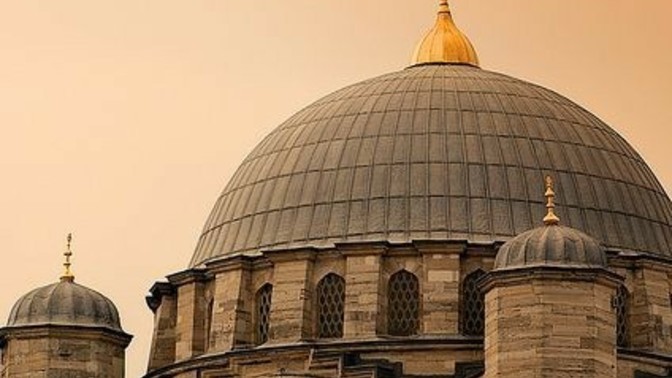 Camiiye eğlenmeye gelen ergenlerin nesli ne zaman bitecek?