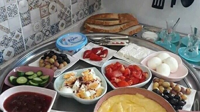Sahurda kahvaltı mı yoksa yemek mi yersiniz?
