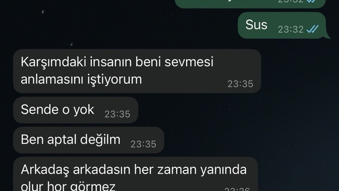 İş yerinden biri ve evli beni sevdiğini söyledi evli olduğunu bunun doğru olmadığını söylediğim halde böyle sizce napayım?