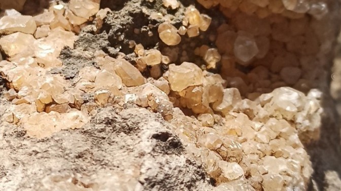 Bir şeyin değerli olup , olmadığı bilgimize mi bağlıdır?