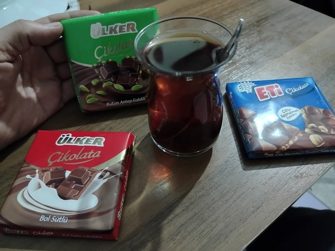 Gece gece çay ile çikolata yenir mi?