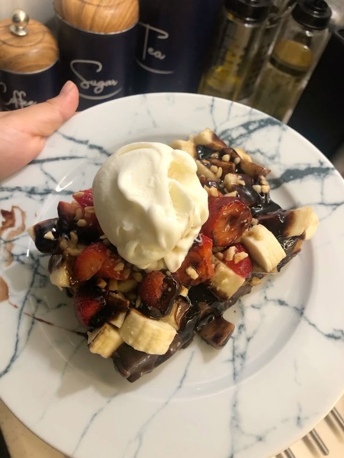 Çilekli muzlu waffle sever misiniz?