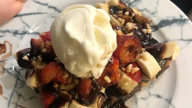 Çilekli muzlu waffle sever misiniz?
