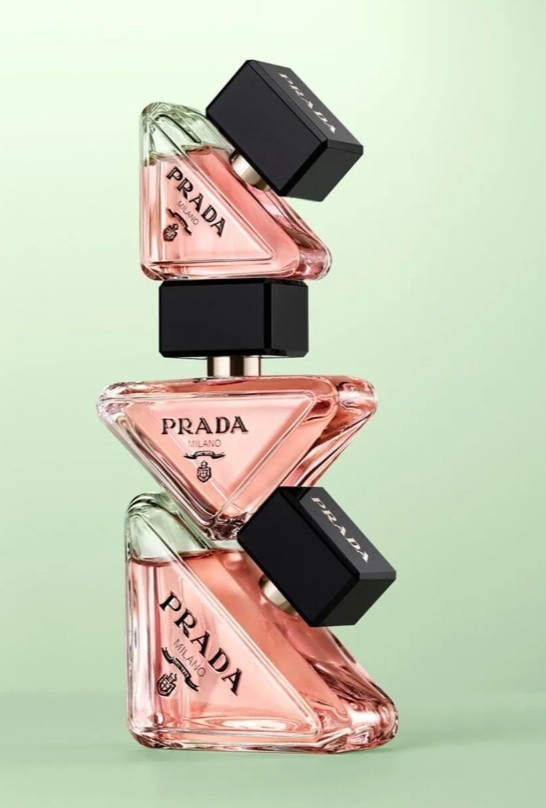 Parfümümü değiştirmek istiyorum da, prada paradoxe kullanan var mı, kokusu çok övülmüş?