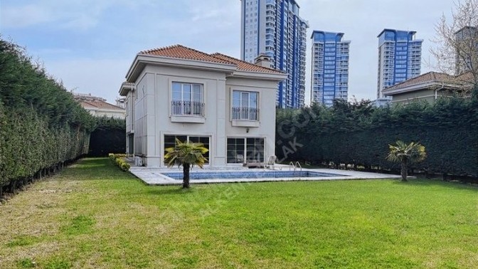İstanbul'da doktor maaşıyla böyle evde oturulur mu sizce?