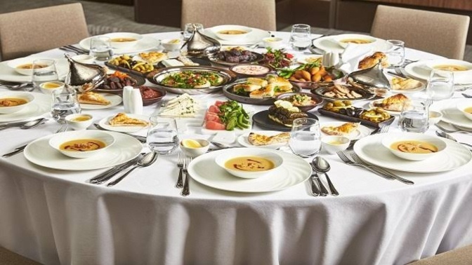 Ellerimle hazırladığım iftar sofrasına senin için hangi yemeği yapardım söyleyeyim mi?
