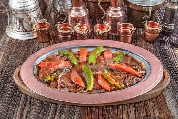 İskender kebabını hangi soslarla servis edersiniz 🥓 ?