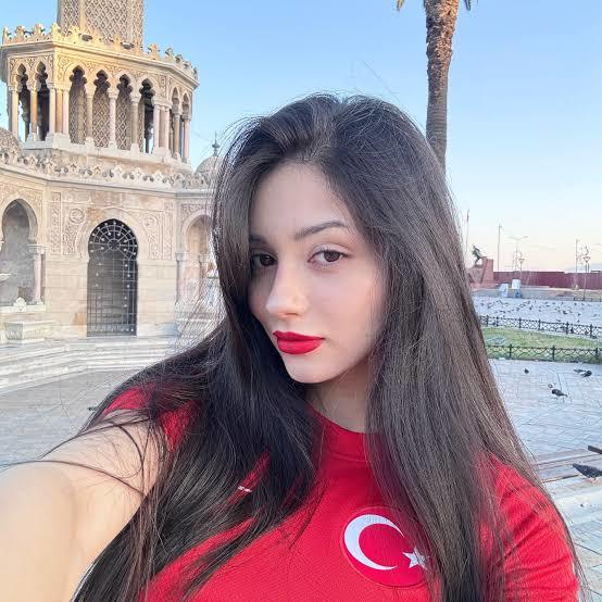 Türk Kızları Güzellik Algınıza Uyuyor Mu?