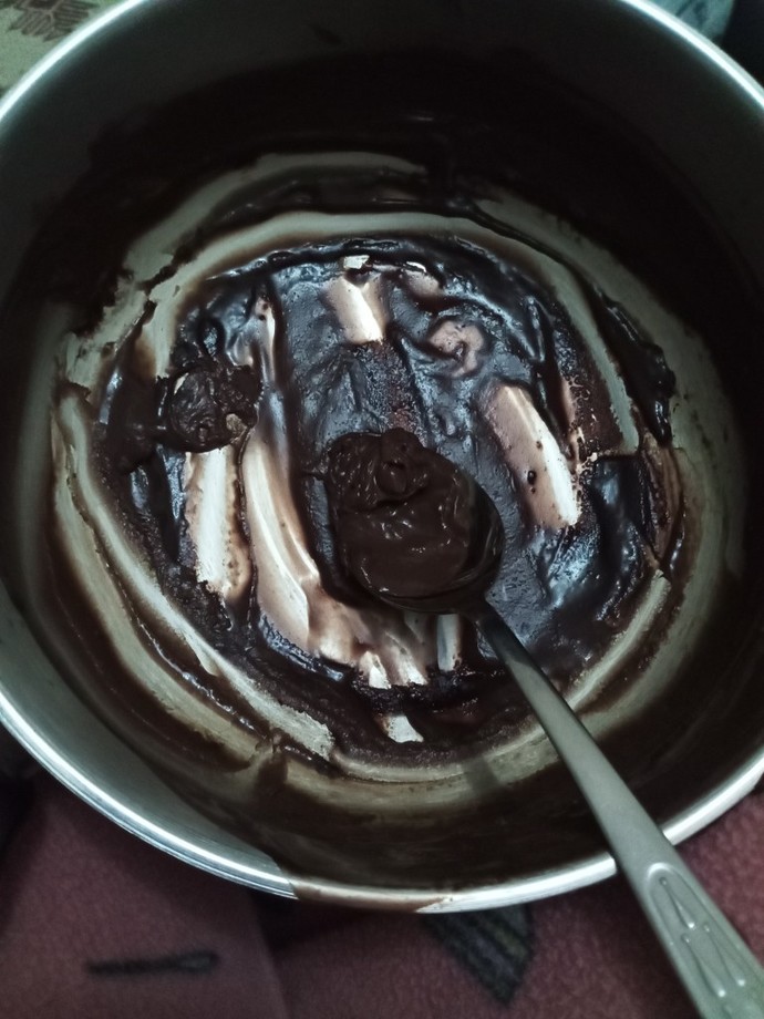 Puding yapılmış tencerenin içini siyirmayi sever misiniz?