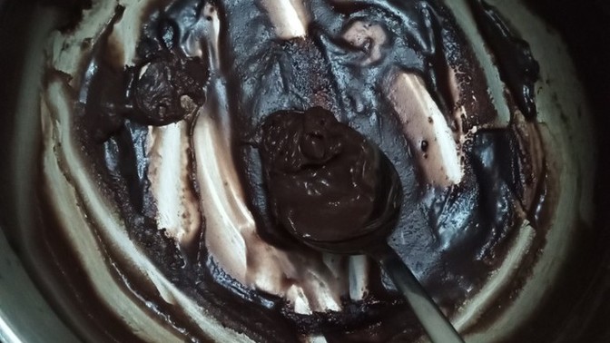 Puding yapılmış tencerenin içini siyirmayi sever misiniz?