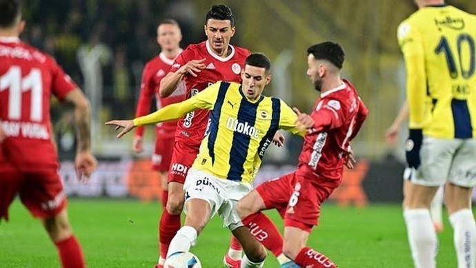 Fenerbahçe farklı kazandı! Fenerbahçe 3-0 Antalyaspor.. Ne Düşünüyorsunuz?