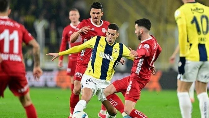 Fenerbahçe farklı kazandı! Fenerbahçe 3-0 Antalyaspor.. Ne Düşünüyorsunuz?