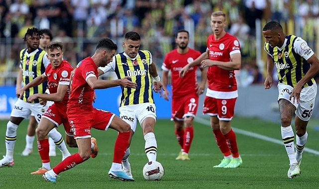 Fenerbahçe 3 - Antalyaspor 0... Sarı lacivertliler zirveye bir adım daha yaklaştı! Maçı nasıl buldunuz?