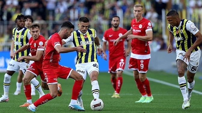 Fenerbahçe 3 - Antalyaspor 0... Sarı lacivertliler zirveye bir adım daha yaklaştı! Maçı nasıl buldunuz?