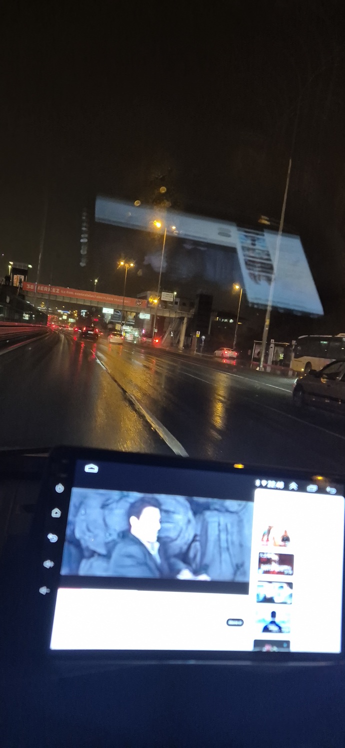 Gece yagmurlu havalar da aracla turlama ya da yuruyus yapmayi sever misiniz?