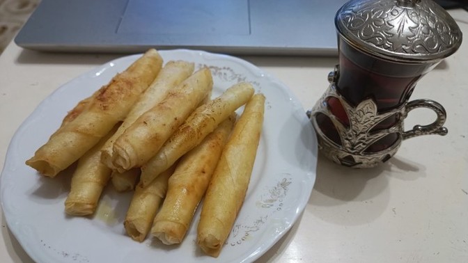 Bekarlık herşeyi yaptırıyor mu evde olanla uydurduk işte?