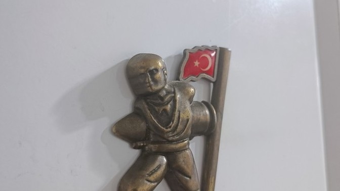 Bilin bakalım Resimdeki adam kim?