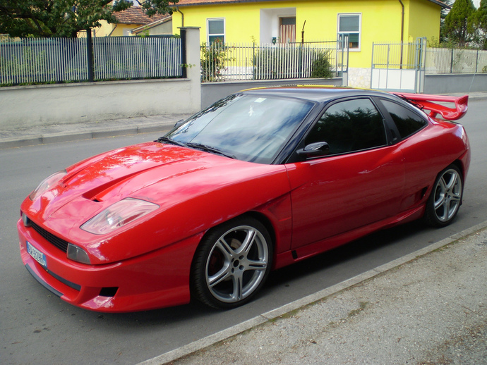 Halk Ferrarisi olan Fiat Coupe 2.0 Turbonun güzelliğine bakın. İnsanı hayran bıraktırıyor değil mi?