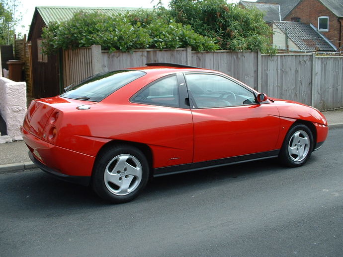 Halk Ferrarisi olan Fiat Coupe 2.0 Turbonun güzelliğine bakın. İnsanı hayran bıraktırıyor değil mi?