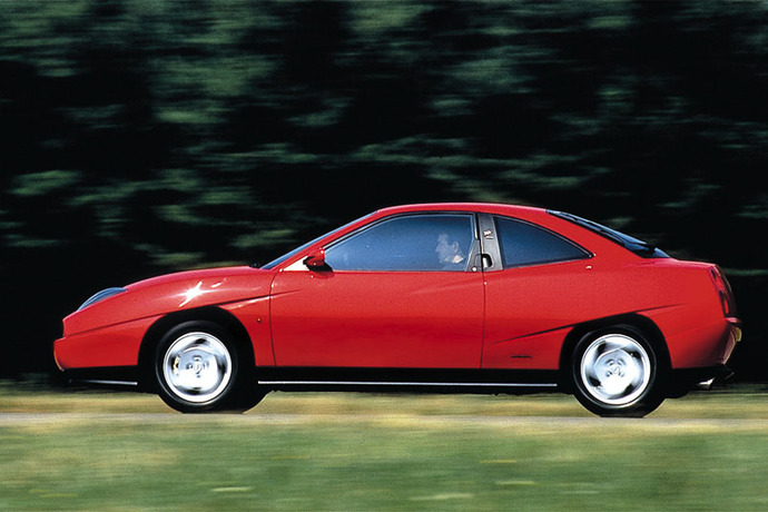 Halk Ferrarisi olan Fiat Coupe 2.0 Turbonun güzelliğine bakın. İnsanı hayran bıraktırıyor değil mi?