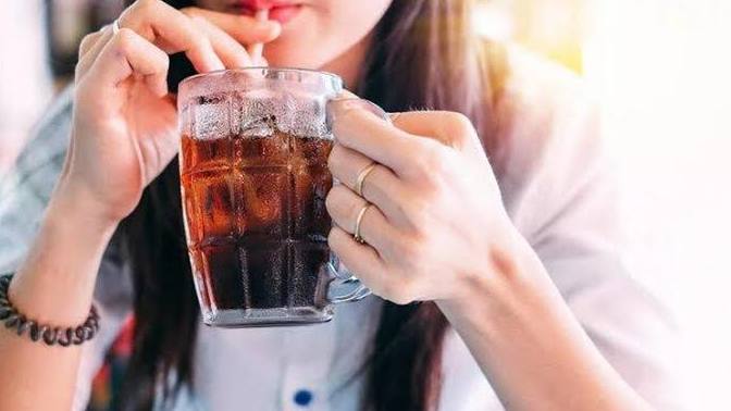Kola sivilce yapar mı?